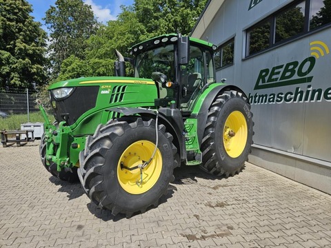 John Deere 6215R