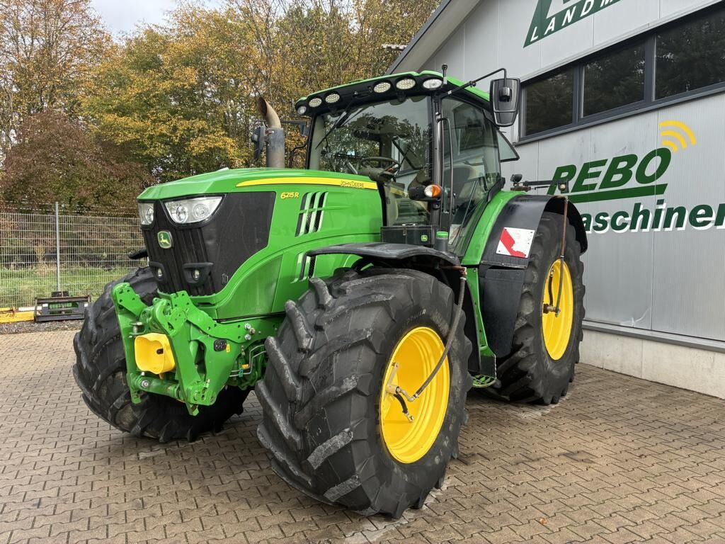 John Deere 6215R 2