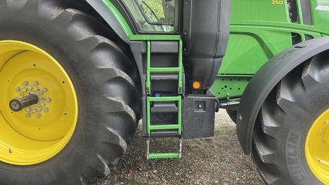 John Deere 6R250