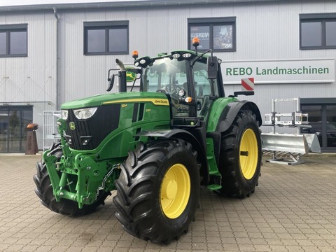 John Deere 6M240