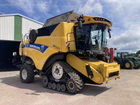 <strong>New Holland CX 8.80</strong><br />