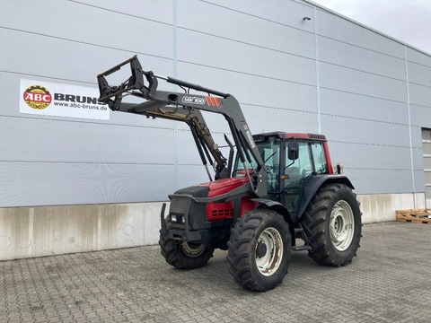 <strong>Valtra 6400</strong><br />
