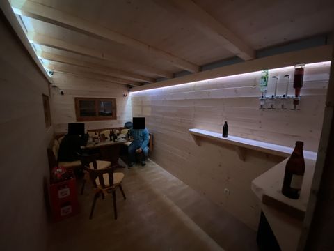 Sonstige Partyanhänger mit Eckbank u. Heizung