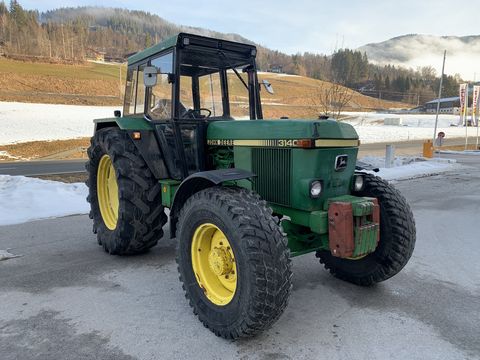 John Deere 3140