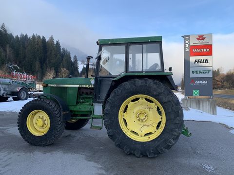 John Deere 3140