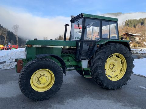John Deere 3140