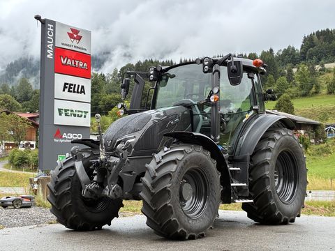 Valtra G135 V Schwarzmetallic