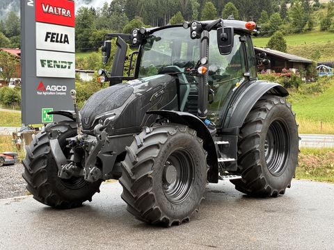 Valtra G135 V Schwarzmetallic