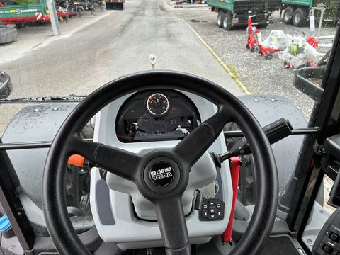 Valtra G135 V Schwarzmetallic