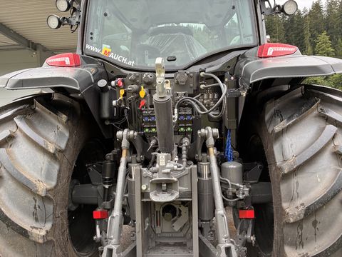 Valtra G135 V Schwarzmetallic