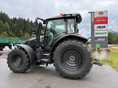 Valtra G135 V Schwarzmetallic