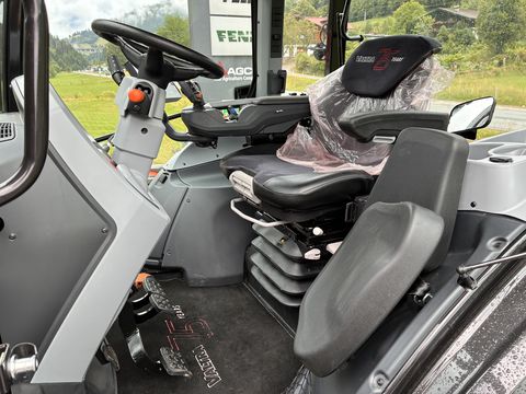 Valtra G135 V Schwarzmetallic