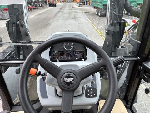 Valtra A115 Schwarzmetallic + Frontlader G4S