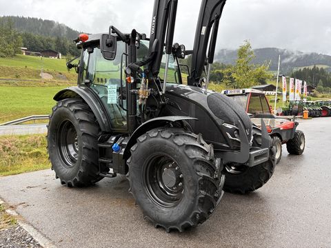 Valtra A115 Schwarzmetallic + Frontlader G4S