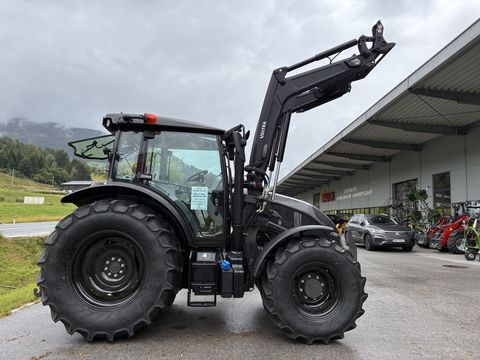 Valtra A115 Schwarzmetallic + Frontlader G4S