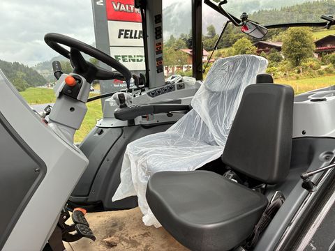 Valtra A115 Schwarzmetallic + Frontlader G4S