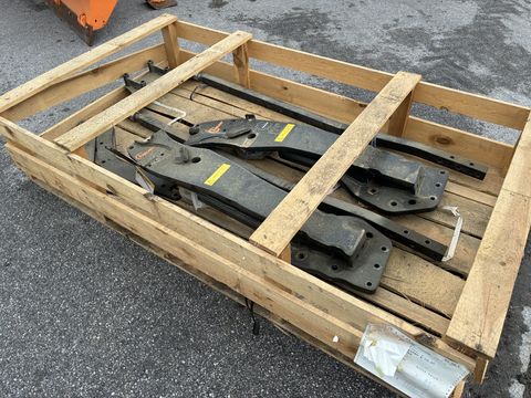 Hauer Frontladerkonsole zu MF 5713
