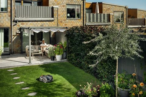 Husqvarna Husqvarna Automower 305E NERA 900m²