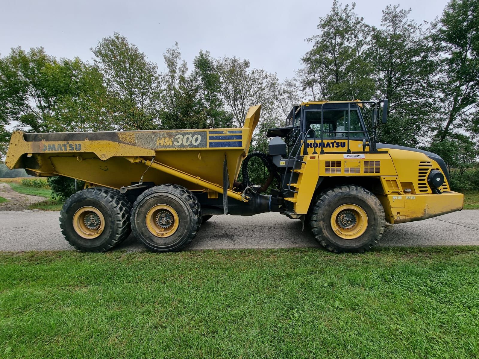 Komatsu HM 300-5EO 2