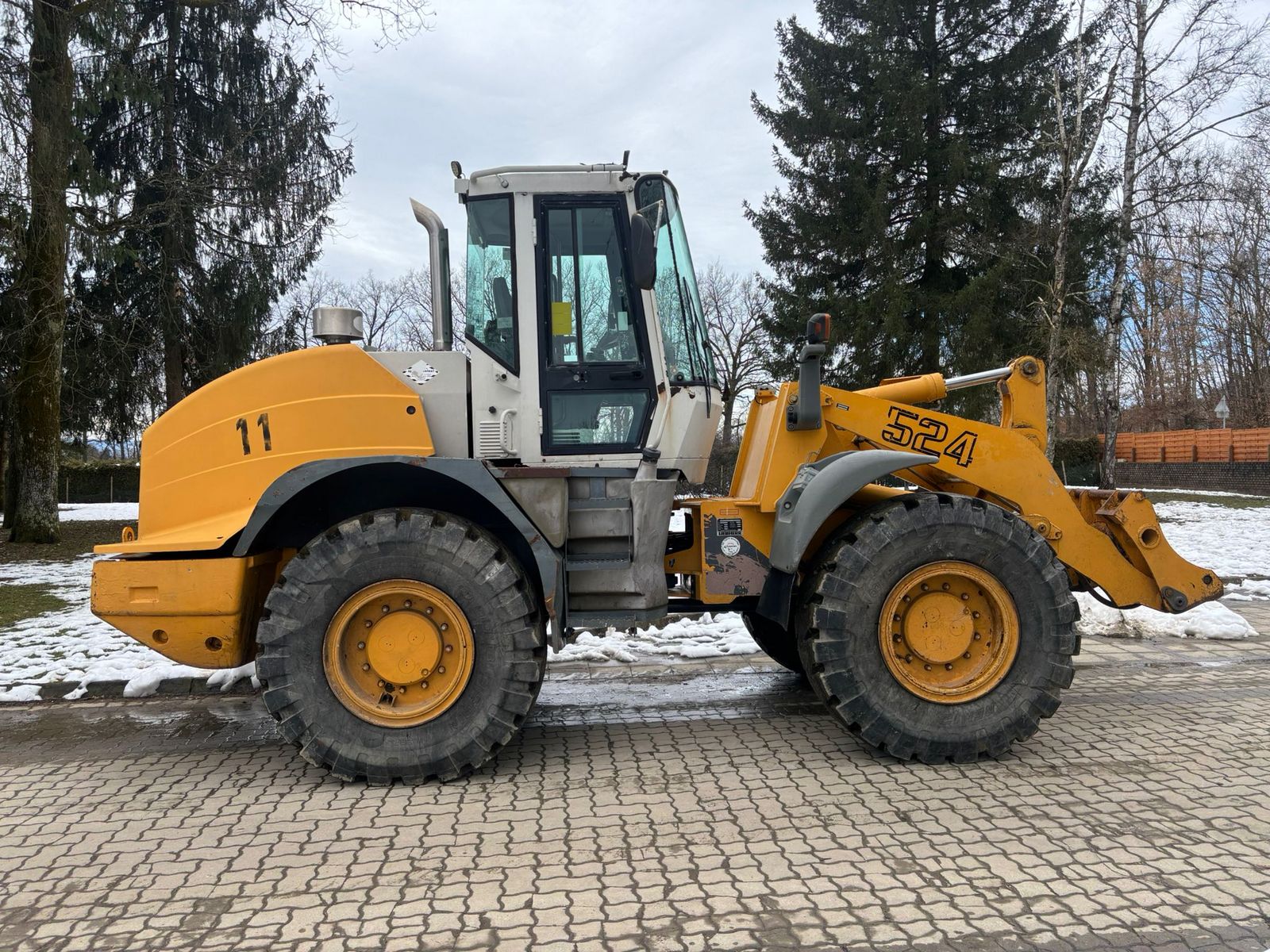 Liebherr L524 2