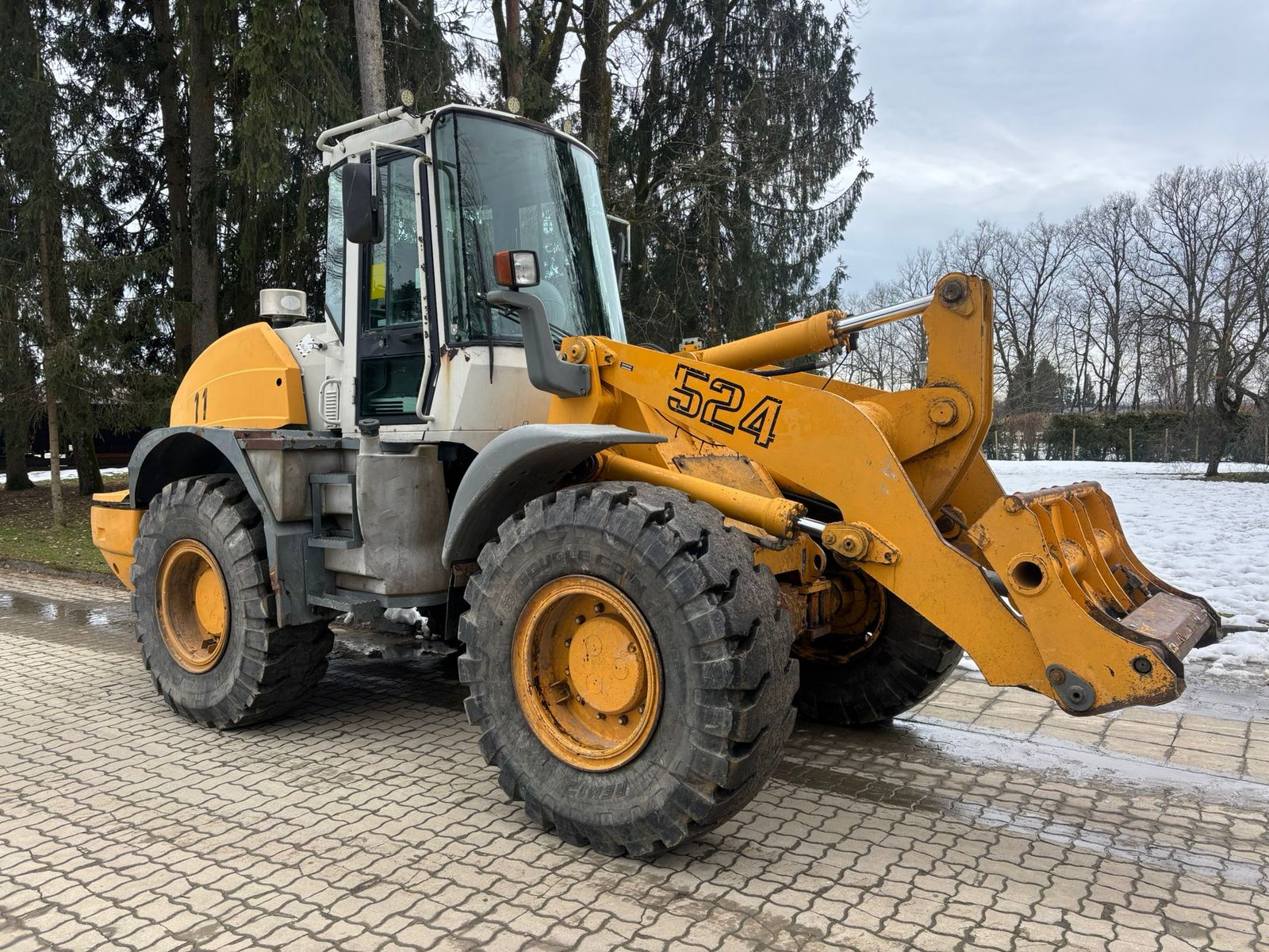 Liebherr L524 3