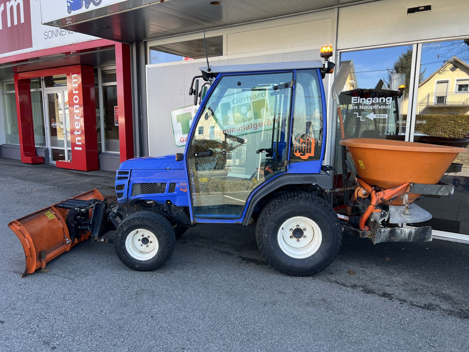 Iseki TM 3265 AHLK | Schneeschild | Streuer 2