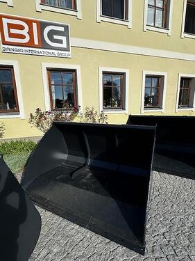 BIG Volumenschaufel 200 cm mit Merlo ZM2 Aufnahm