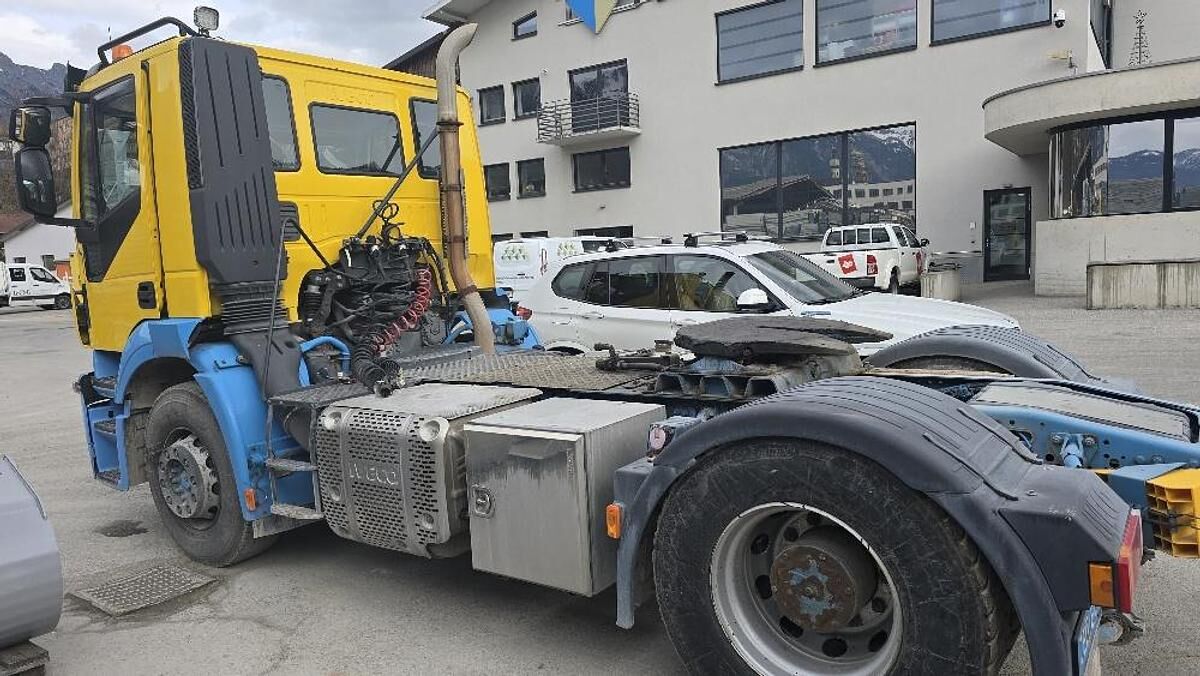 Iveco Strallis 4x2 Sattelzugmaschine mit Kipphydraulik 3