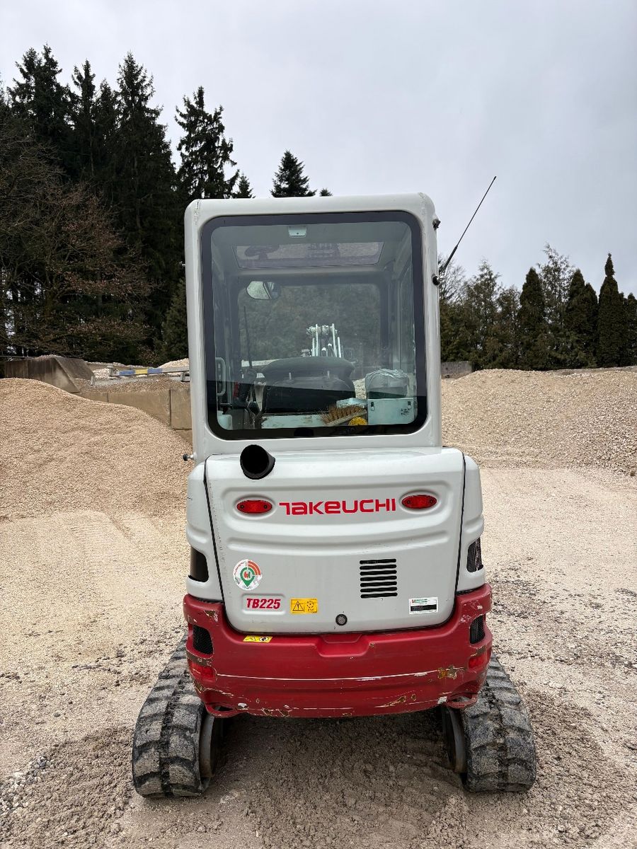 Takeuchi TB225 3