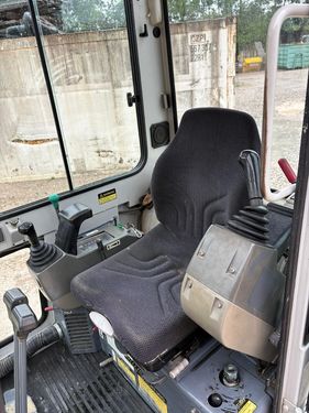Takeuchi TB016