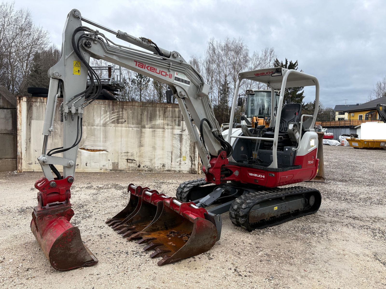 Takeuchi TB240 2