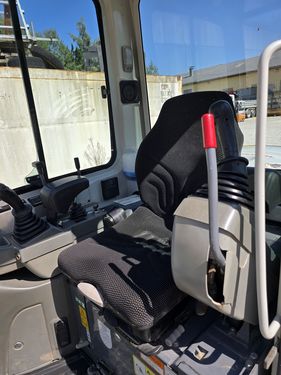 4058-81e246d1cf60d3bc5120e8431200c702-6025120
