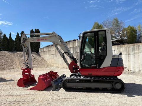 Takeuchi TB250