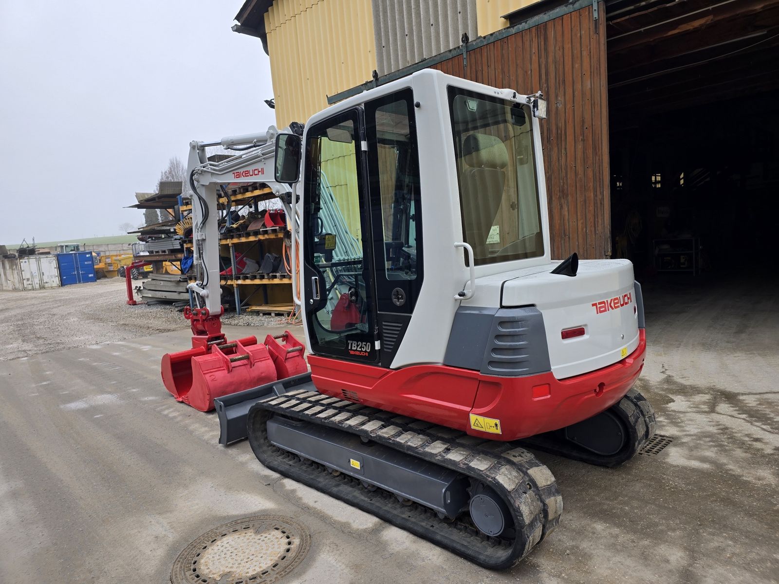 Takeuchi TB250 3