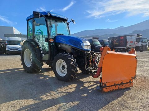 New Holland T3040