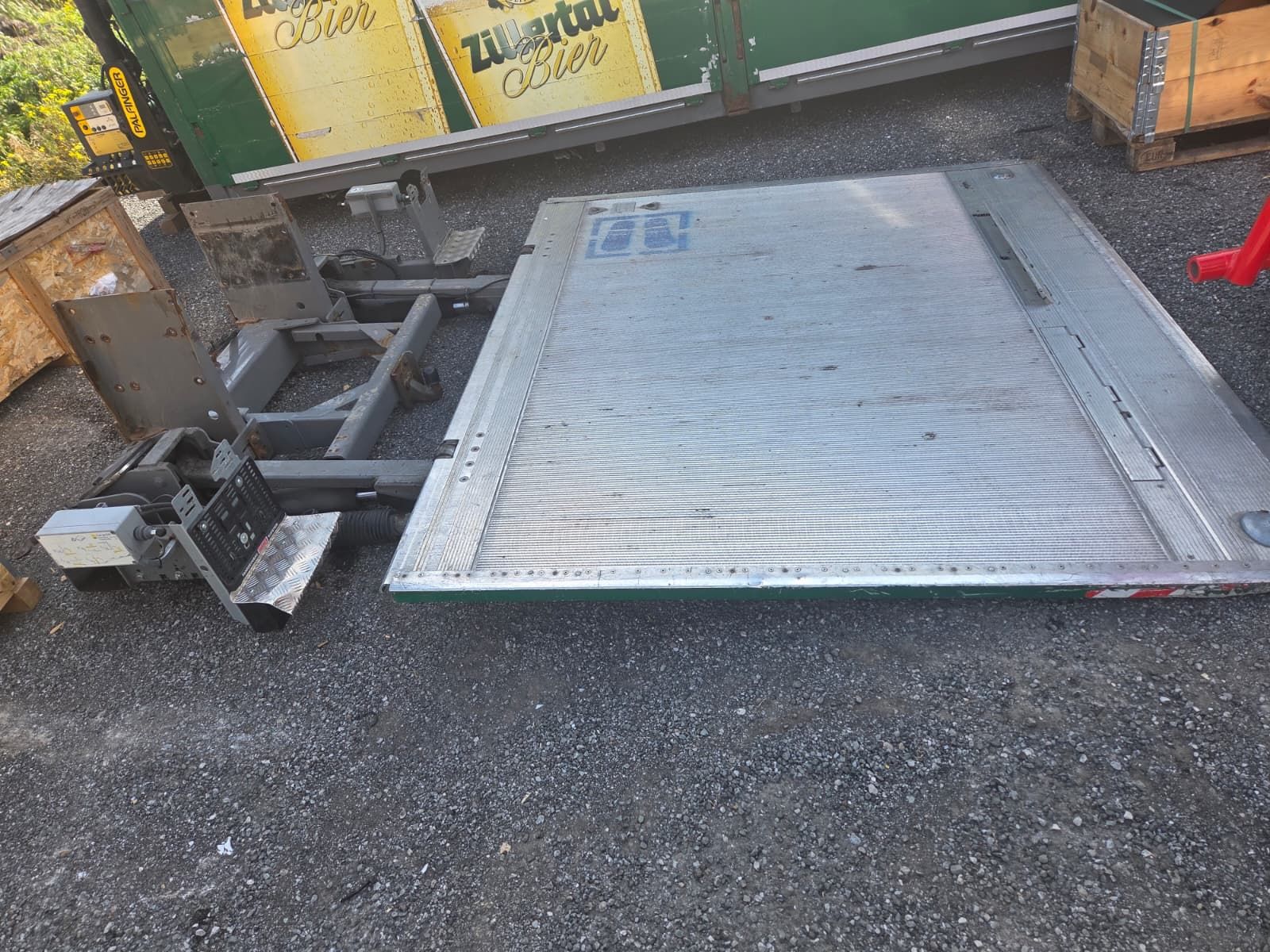 Bär Ladebordwand und LKW Aufbau 2