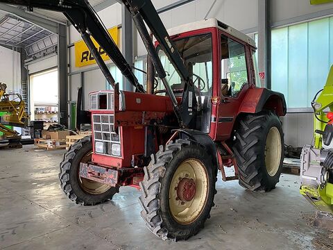 IHC 743 AS mit Frontlader