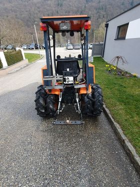 Kubota B7001