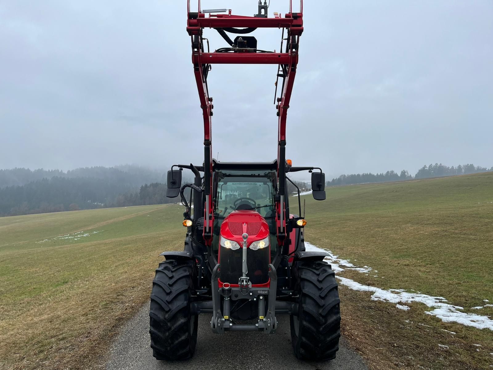 Massey Ferguson MF 5711 2