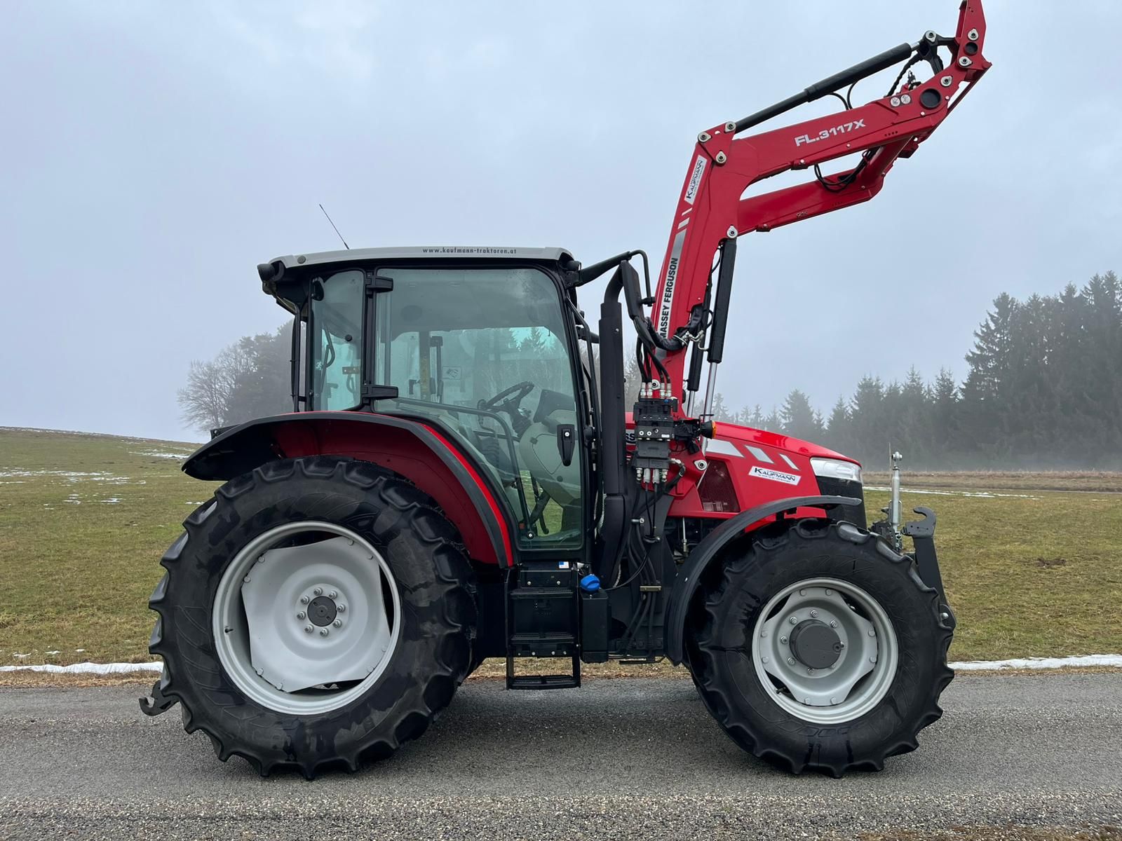 Massey Ferguson MF 5711 3