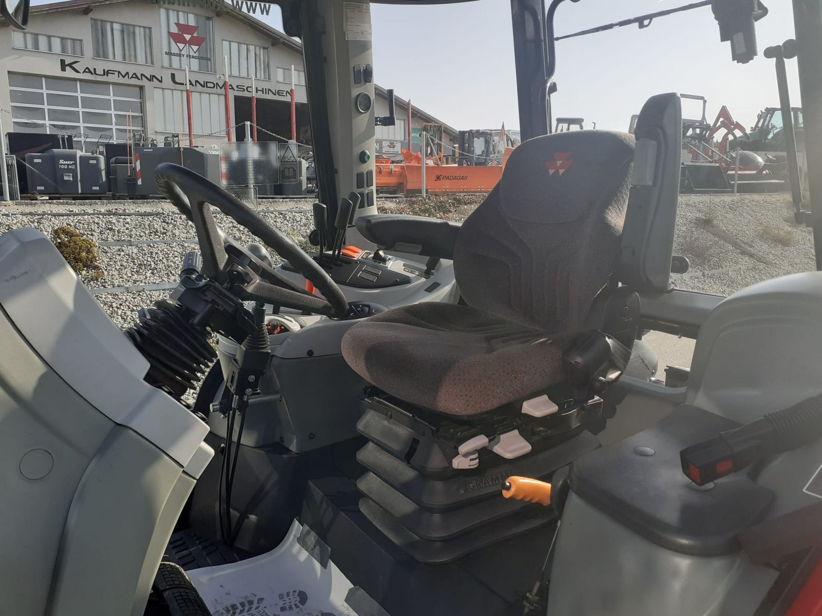 Massey Ferguson 5470-4 Standard 2