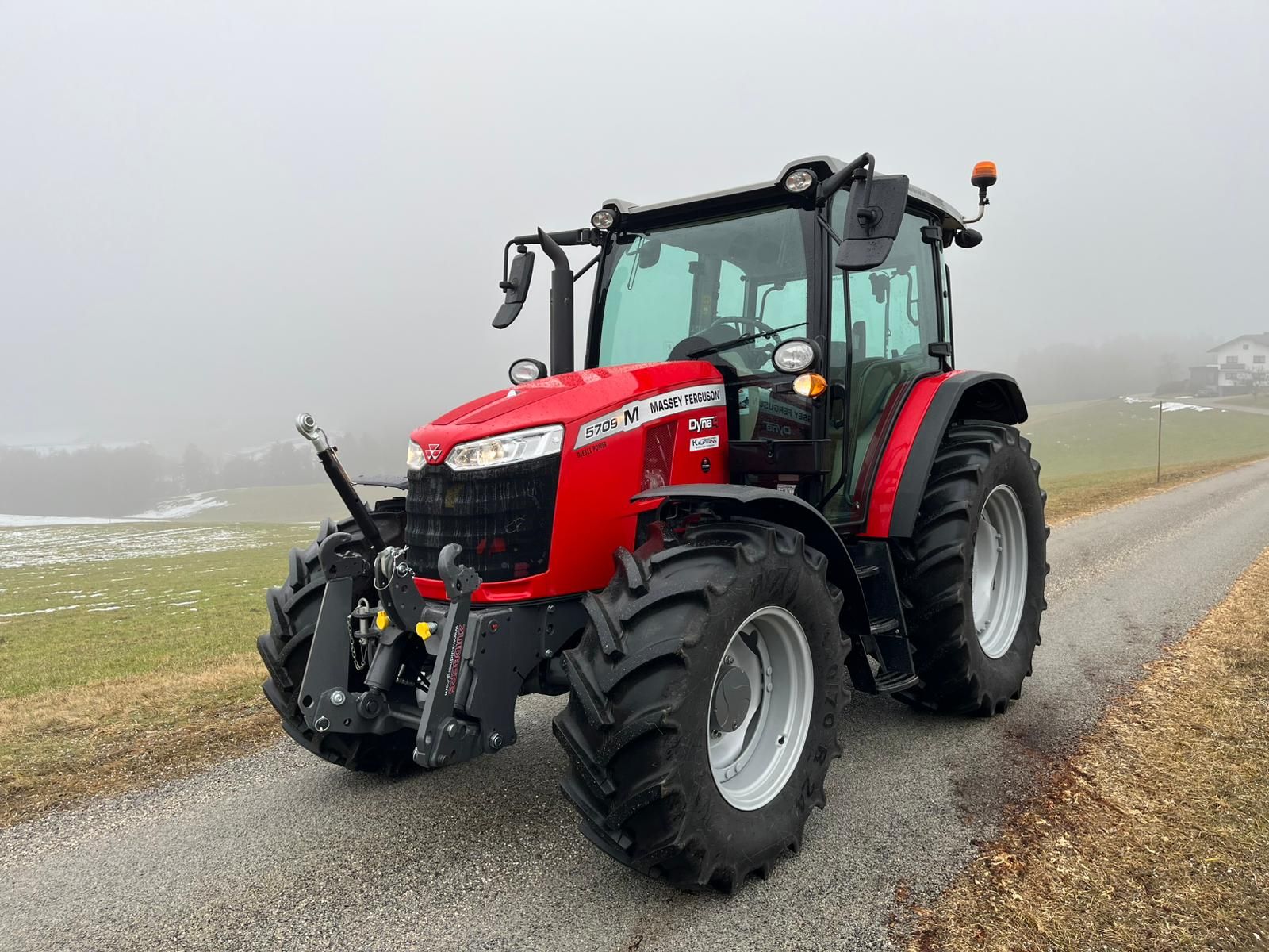 Massey Ferguson MF 5709 M Dyna-4 2