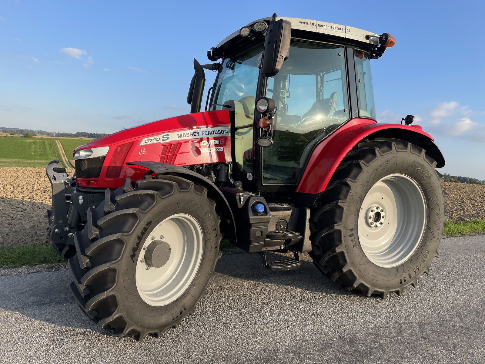 Massey Ferguson MF 5710 S Efficient 1