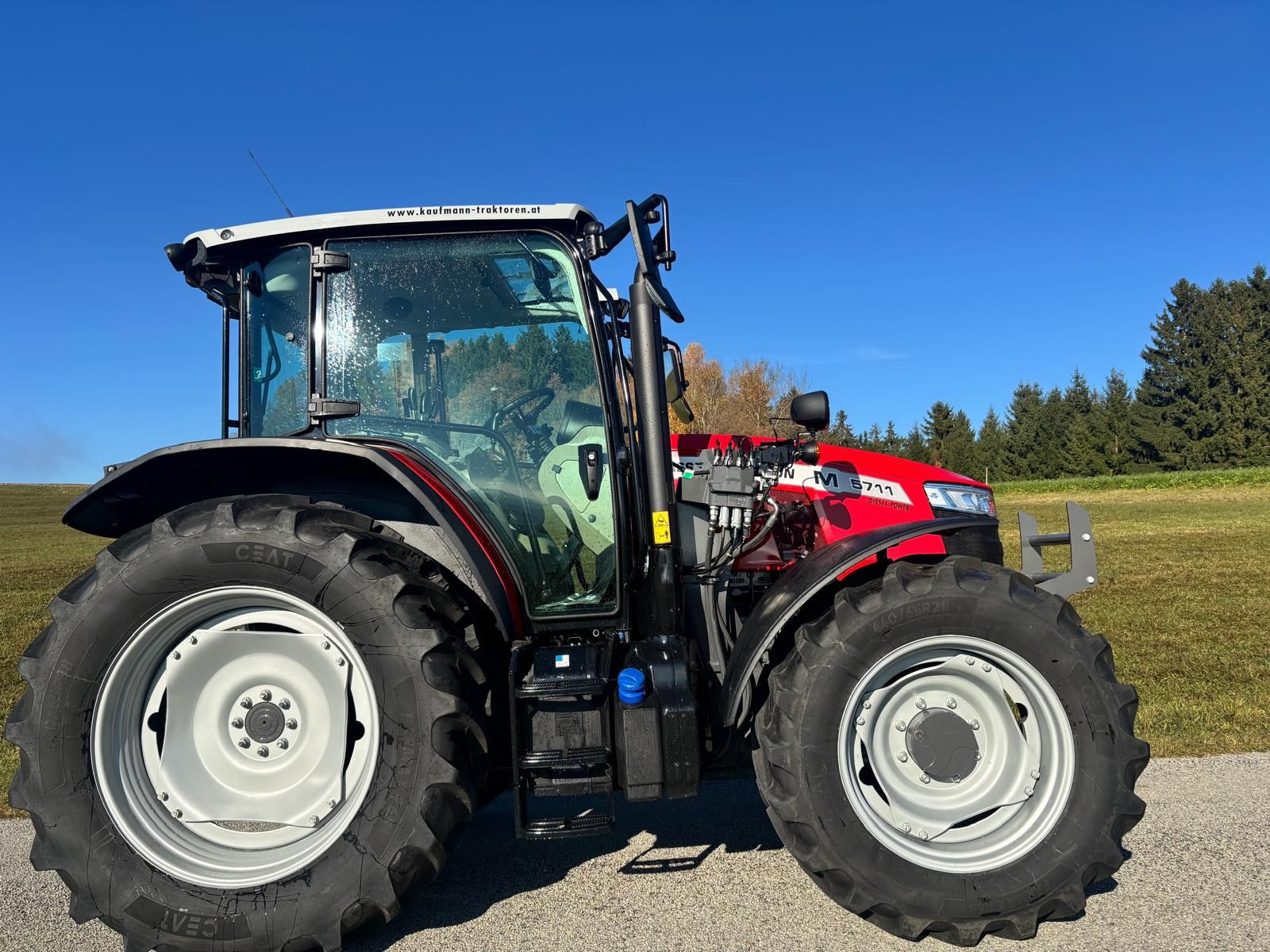 Massey Ferguson MF 5710 M Dyna-4 3