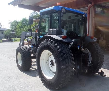 New Holland T4040 DeLuxe