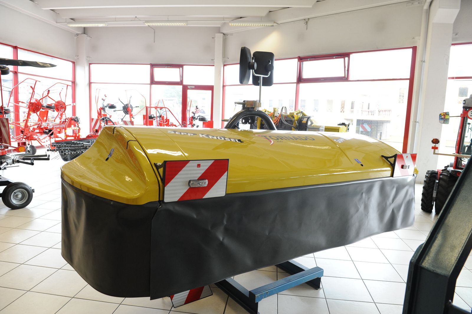 Knüsel Tornado 306  2