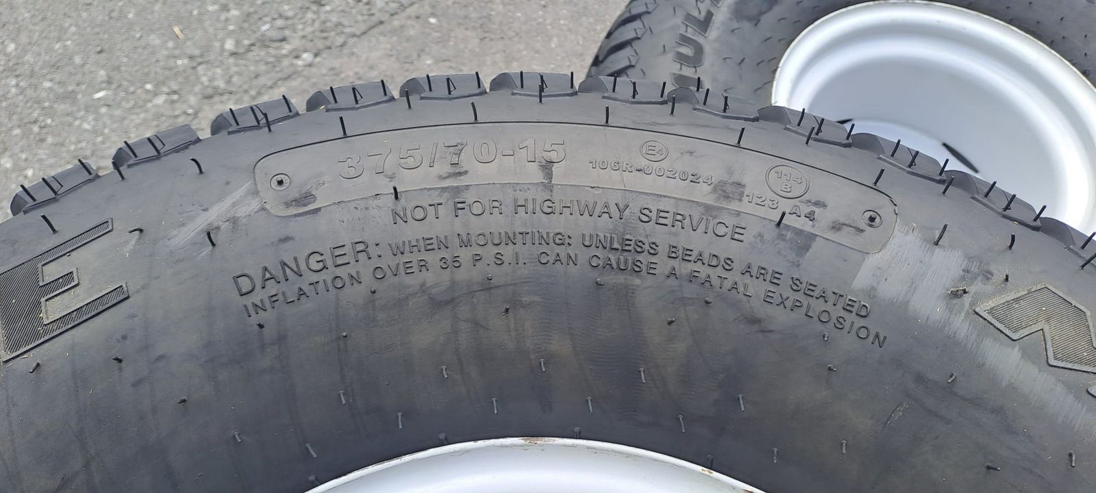 sonstige, 375/70 R 15 Multi Trac  Rasenreifen