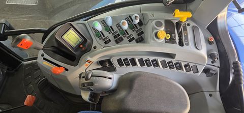 New Holland T6040