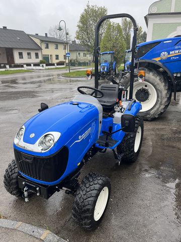 New Holland Boomer 25
