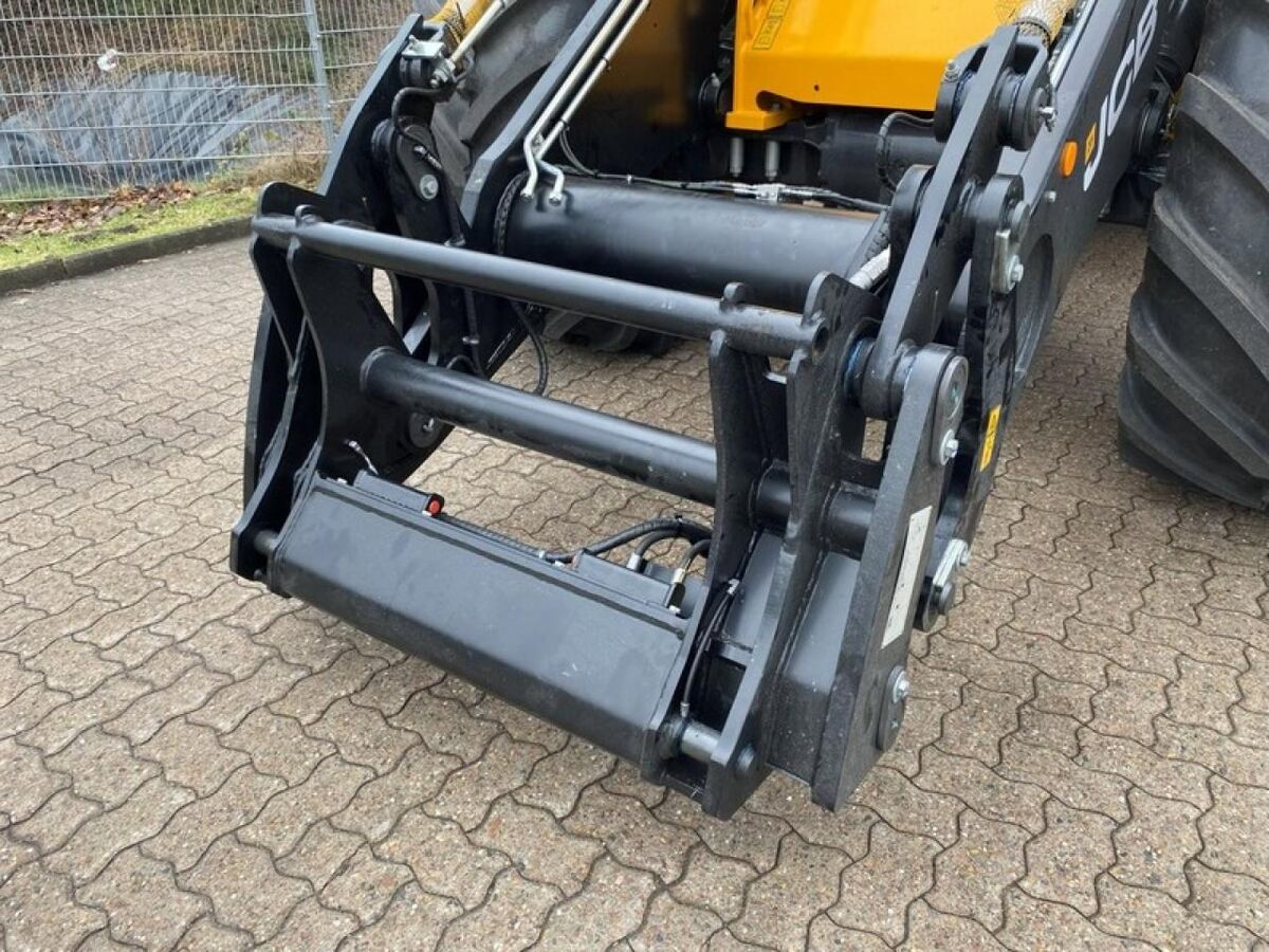 JCB 437 HT FARM MASTER 2